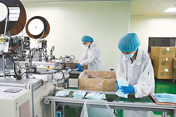 目前台灣口罩的產量已趨於穩定。 記者林敬家/攝影
