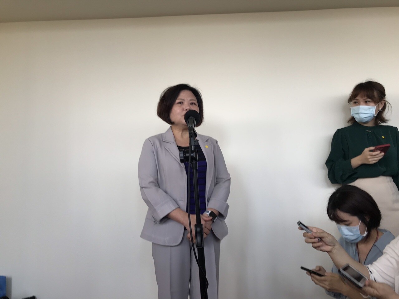 疫情燒到第三季,勞動部長:無薪假一定破萬。圖/記者仝澤蓉攝影