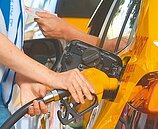 低油價激勵　人民幣走勢穩