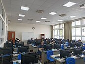 教學禁用zoom　基層教師轟：超前部署1個月完全做白工