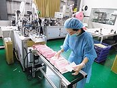 口罩增量首日排隊潮　240家藥局申請退出