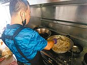 南市異味陳情　餐飲油煙占20％