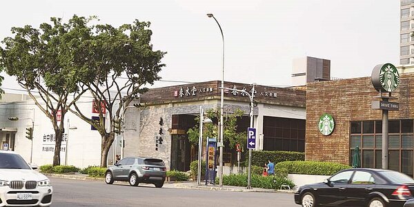 北屯區11期崇德商圈,已成為北台中生活消費核心。圖/曾麗芳