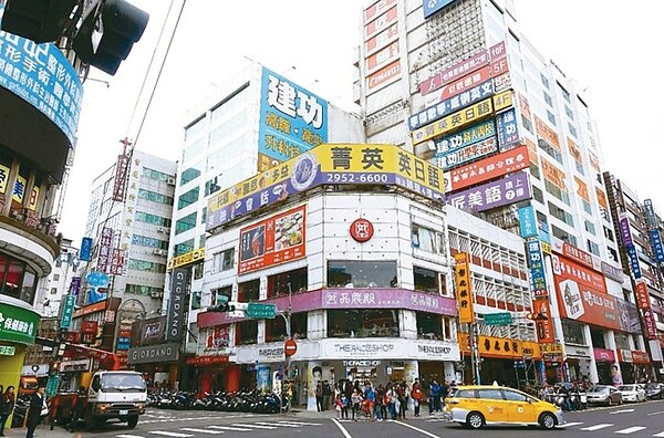 新北市府重行評定房屋稅課稅的標準價格,新北有203個路段因鄰近捷運,將提升10%房屋稅。 圖/聯合報系資料照片