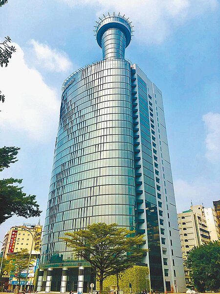 台中李方艾美酒店前身為金沙百貨,籌備多時,卻因新冠疫情多次延後開幕,並正式宣布暫停籌備,資遣多名員工。(李方艾美酒店提供/台中馮惠宜傳真)