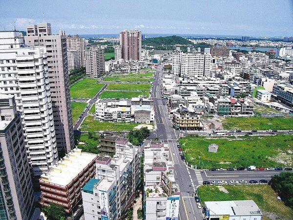 新北市地政局公告最新一期住宅價格指數,淡海新市鎮較去年同期下跌1.04%。圖/聯合報系資料照片