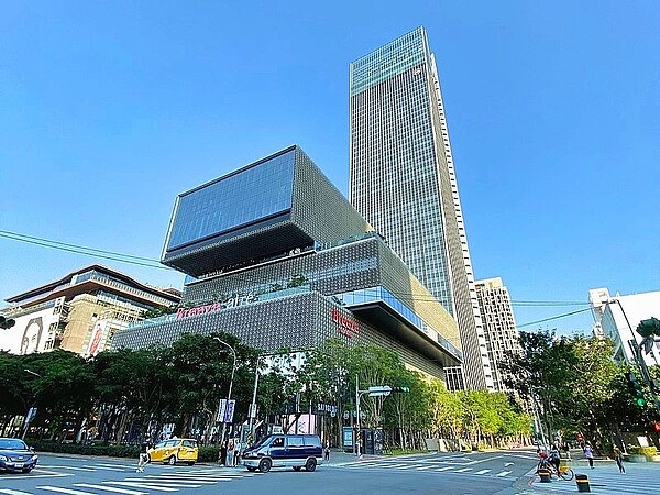 有台北豪辦聚集地之稱的信義南山廣場,光是低樓層月租金每坪就要價3千元。圖/取自維基百科