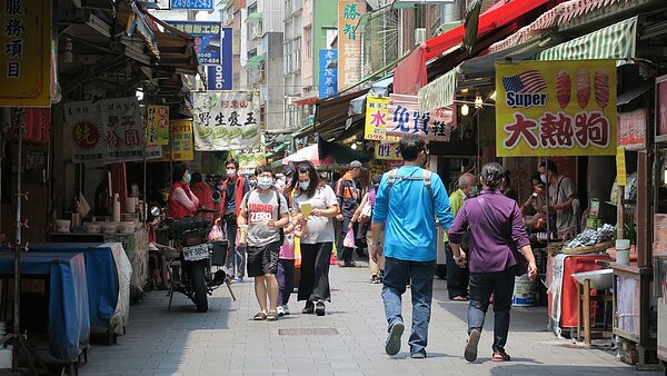 多日零確診又天氣佳,金包里老街人潮現。圖/金山區公所提供