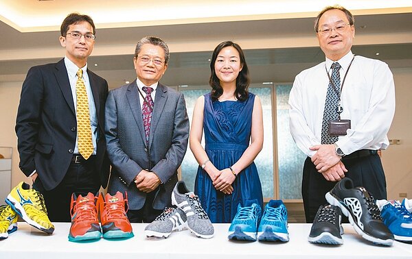 寶成執行長蔡佩君(右二)。圖/聯合報