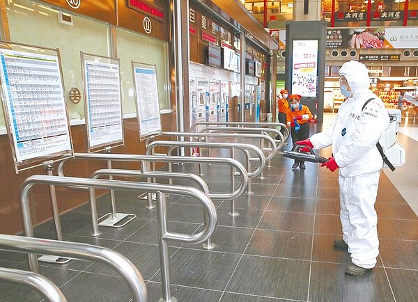 無症狀傳染者有增加趨勢。採取3種購買管道的口罩實名制3.0版,行政院拍版明天上路。(陳君瑋攝)