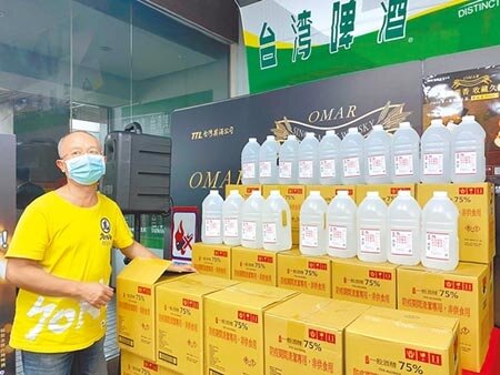 台酒開設「特別通道」限期給診所採購3公升酒精,解決第一線人員的防疫困境。(戴上容攝)