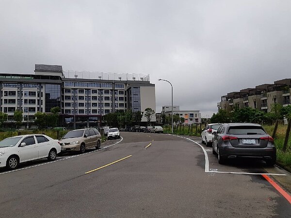 林口區興林二街汽車格將從5月起收費,每半小時10元。圖/新北市交通局提供