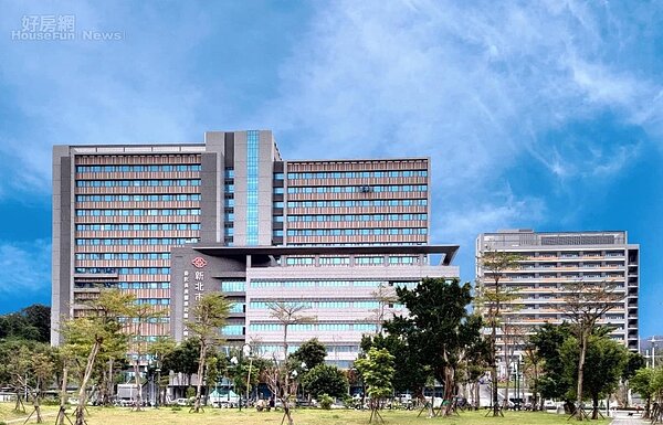 新北市立土城醫院於4月23日開始試營運,可望紓解土城、樹林、三峽及鶯歌地區民眾的就醫需求。照片長庚醫療財團法人提供