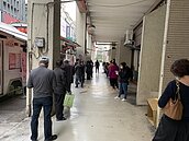 就服站人潮一半來自外縣市　北市籲放寬申請方式