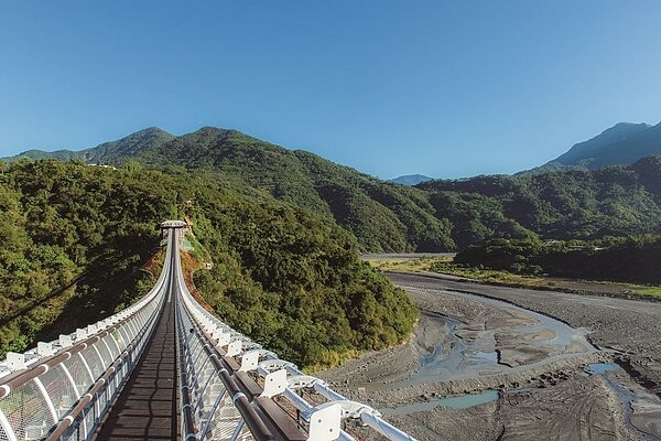 山川琉璃吊橋。圖/屏東縣政府交通旅遊處提供