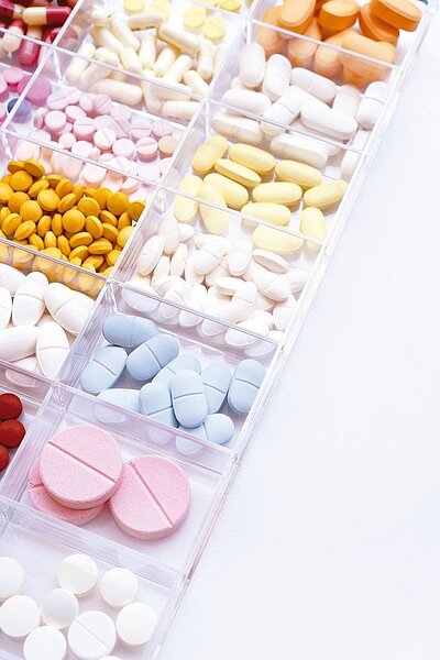 濫用藥品,可能導致比感染肺炎更具嚴重的危害,面對疫情,如何避免藥物濫用,可以把握三個原則,讓防疫期間,用藥安全不間斷。 圖/聯合報系資料照片