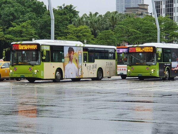 北市公車紓困方案出爐，每車每月補助8000元。記者楊正海／攝影