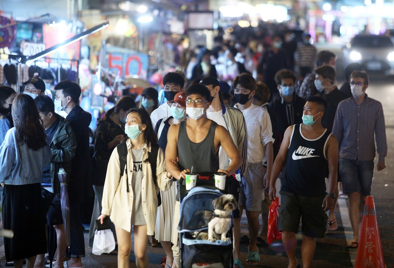 五一勞動節連假將至,指揮中心揮官陳時中表示目前無延長或延後計畫,但不排除疫情當中有任何急迫情況而有所改變。 圖/聯合報資料照片