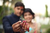 印度流行視訊結婚　由奢轉儉