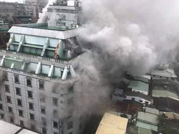 錢櫃林森店發生嚴重火警,奪走5人性命。圖/取自臉書爆料公社