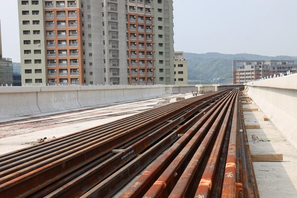 三鶯線軌道預計於示範段鋪設之鋼軌。圖／新北市政府提供