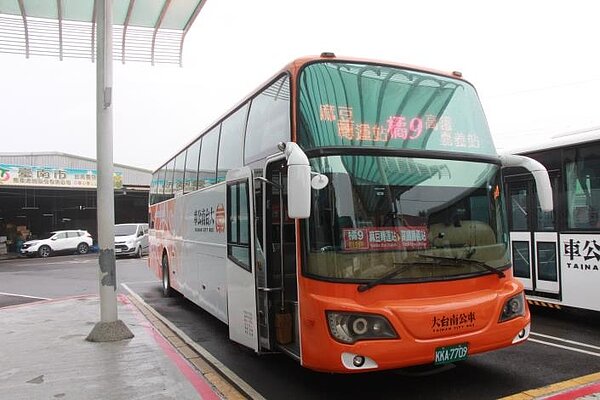 麻豆至高鐵嘉義站「橘9」線營運後,即蒐集營運數據,並以滾動式檢討修正更符合溪北民眾需求的營運路線。圖/台南市政府提供