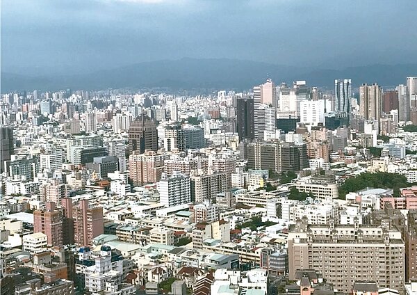 一名網友PO文提到,有很多老房子都被裝修得很好,但當中卻有很多看不見的房屋問題,因此他就詢問廣大網友「為什麼有些人敢買翻修老房?」示意圖。 圖/聯合報系資料照片