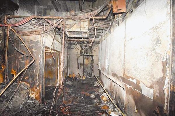 北市林森錢櫃26日大火，內部燒毀殆盡，面目全非。（北市消防局提供、翻攝畫面）