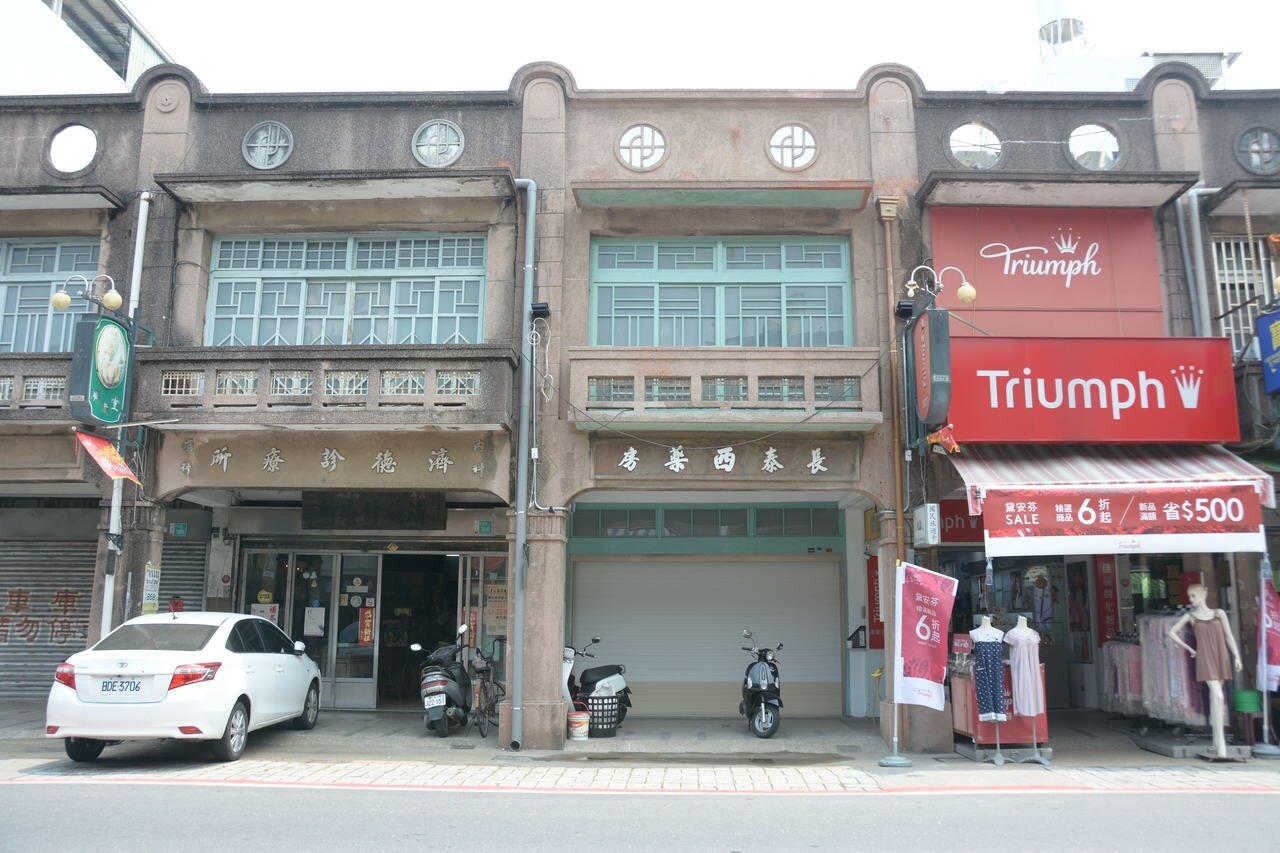 台南新化老街長泰西藥房爭取文化部私有老建築保存將進行整修。記者吳淑玲/攝影