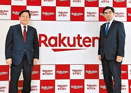 樂天銀行、樂天Card與國票金控擬合資成立「樂天國際商業銀行」經營純網路銀行,申報事業結合案,昨獲公平會通過。圖為國票金控董事長魏啟林(左)與日本樂天銀行總裁永井啟之(右)。(本報資料照片)
