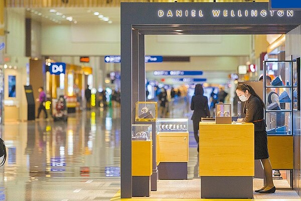 經濟部統計首季包含免稅店等「其他綜合商品」業績出現明顯衰退，年減22.6％。圖／中時報系資料照