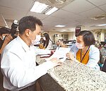 10萬元救急　勞工貸款今開辦