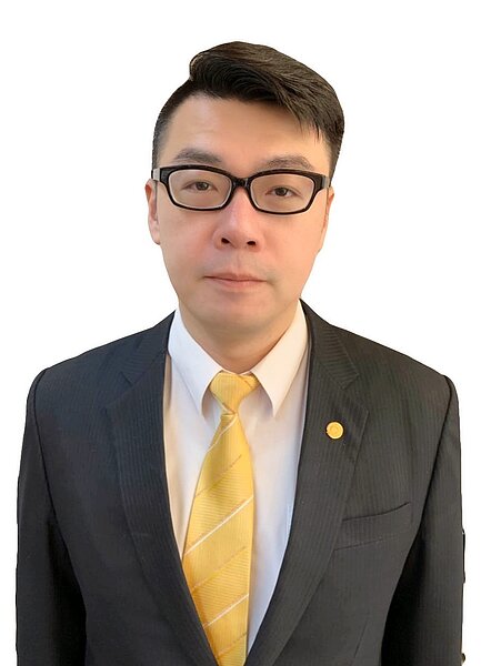 永慶不動產南崁特力光明加盟店林碩茂店長認為，有賺錢的同仁，才會有賺錢的公司，故店長都專注在同仁是否有好業績。永慶不動產提供