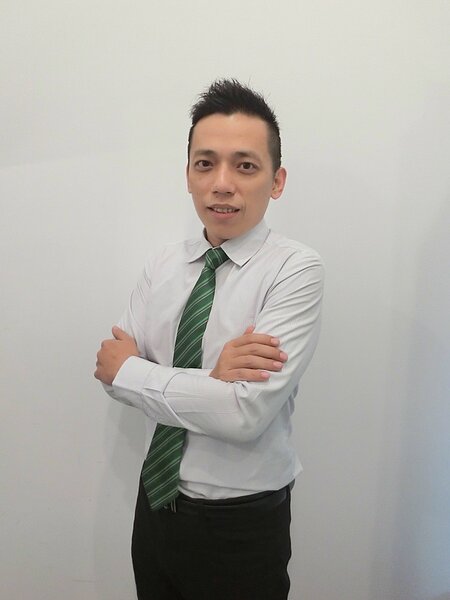 有巢氏房屋林口捷運站前加盟店黎力銘店長帶人有一套,帶動同仁業績大幅成長。圖/永慶房產集團提供