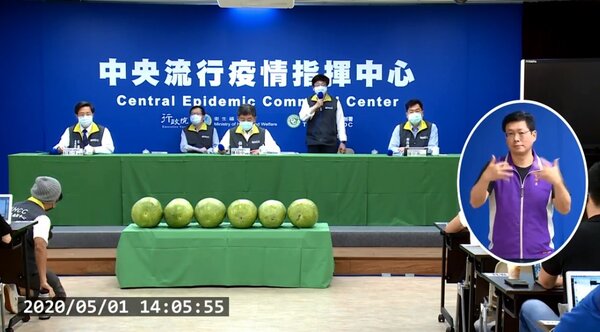 台灣連續6天零確診，中央流行疫情指揮中心特別放上6顆大西瓜慶祝。圖／取自衛生福利部疾病管制署