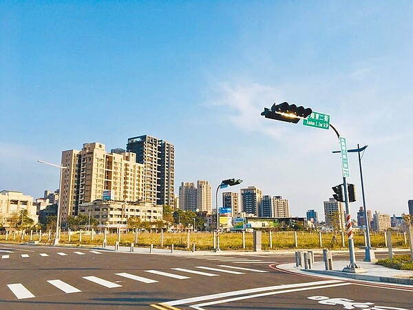 橫跨11期重劃區與水湳經貿園區的14期重劃區,預計今年6、7月完成配地,為建商必爭之地。圖/黃繡鳳