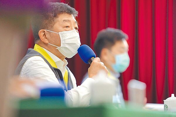 中央流行疫情指揮中心指揮官陳時中2日下午宣布,新增3例新冠肺炎確診,皆為境外移入,都是在機場檢疫採檢通報攔截。圖/指揮中心提供