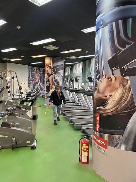 新竹市公立運動場館本周已全面徹底消毒，將在5月4日重啟場館。圖／新竹市體育保健科提供