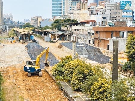 桃園捷運綠線G07桃園站4日起施做連續壁第1階段工程。（賴佑維攝）