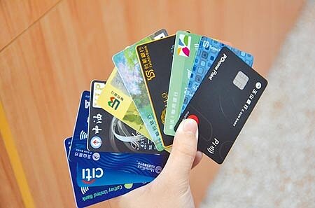 因新冠肺炎衝擊,今年繳稅最大特色就是報繳稅延長到6月底,如果刷卡繳稅,統一在7月9日才請款。(本報資料照片)