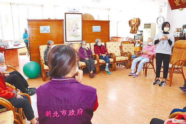 新北市長侯友宜認為,開放長照機構探視仍要多討論。(新北市社會局提供/葉德正新北傳真)