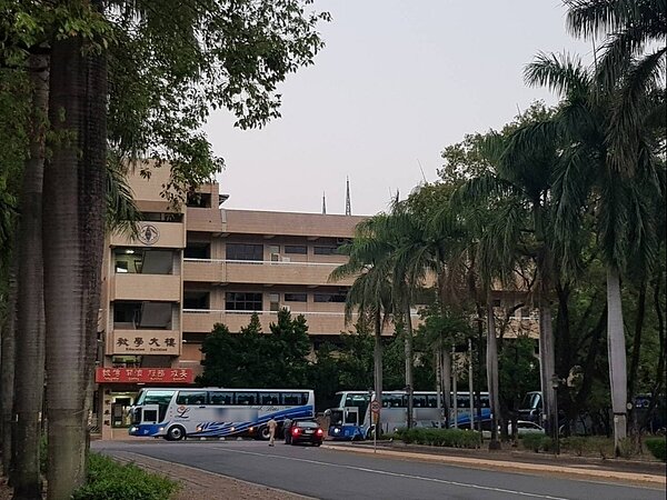 海軍敦睦艦隊磐石艦昨做採檢時,有4人被檢驗出陽性,康定艦、岳飛艦367人因皆為陰性今解除管理。記者邱奕能/攝影