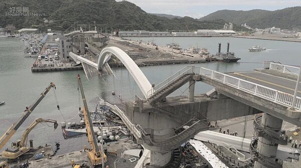 南方澳大橋斷裂情形。照片運安會提供