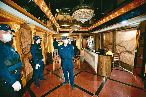 中央流行疫情指揮中心宣布，酒店只要落實防疫，可允許復業。圖／聯合報系資料照片 