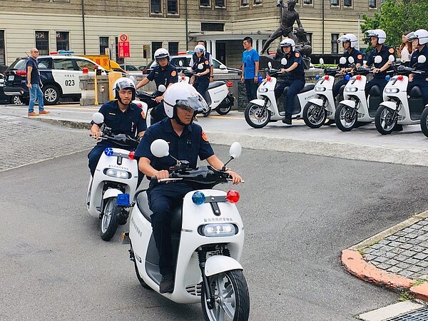 市府547台Gogoro公務機車,含警察局、動物園 大地處等7個機關,共有273台Gogoro公務機車的實際每月騎乘里程數,未達電池交換月租費免費里程數的一半,卻被收整月的費用。圖/取自台北市政府網站