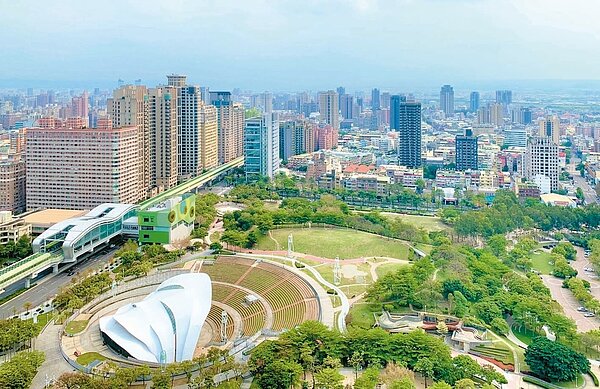 七期南側以文心森林公園為中心,鄰近IKEA、COSTCO、秀泰影城,以及大墩、公益路兩大商圈,機能與生活品質兼具,深獲頂級客歡迎。 記者宋健生/攝影