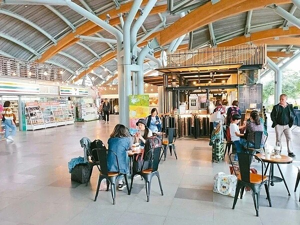 台鐵站內商家被列入紓困範圍。圖/聯合報系資料照