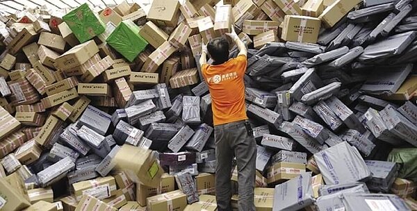 5月16日正式實施,有效解決留假資料及逃避關稅,已綁定68.4萬人。圖/新華社