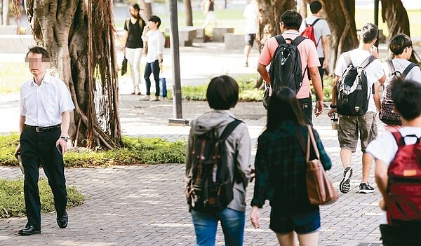 新冠肺炎疫情趨緩,台灣大學12日宣布,將從16日起放寬門禁管制。圖/聯合報系資料照