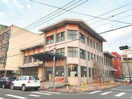 原湖口分駐所近日開始改建工程，將成為新竹縣第4座社會福利中心。（莊旻靜攝）